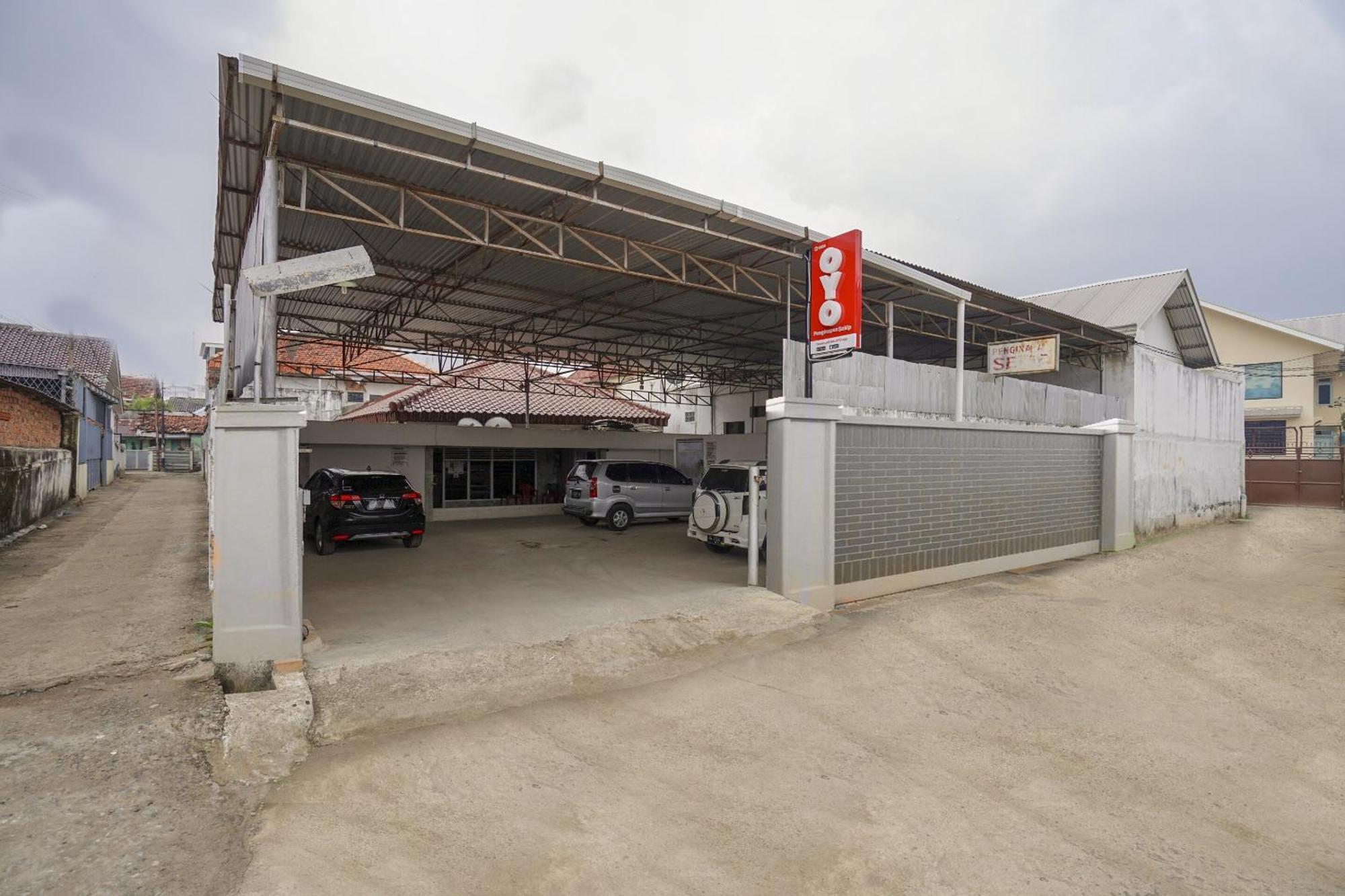 Oyo 1868塞基普酒店 巨港 外观 照片