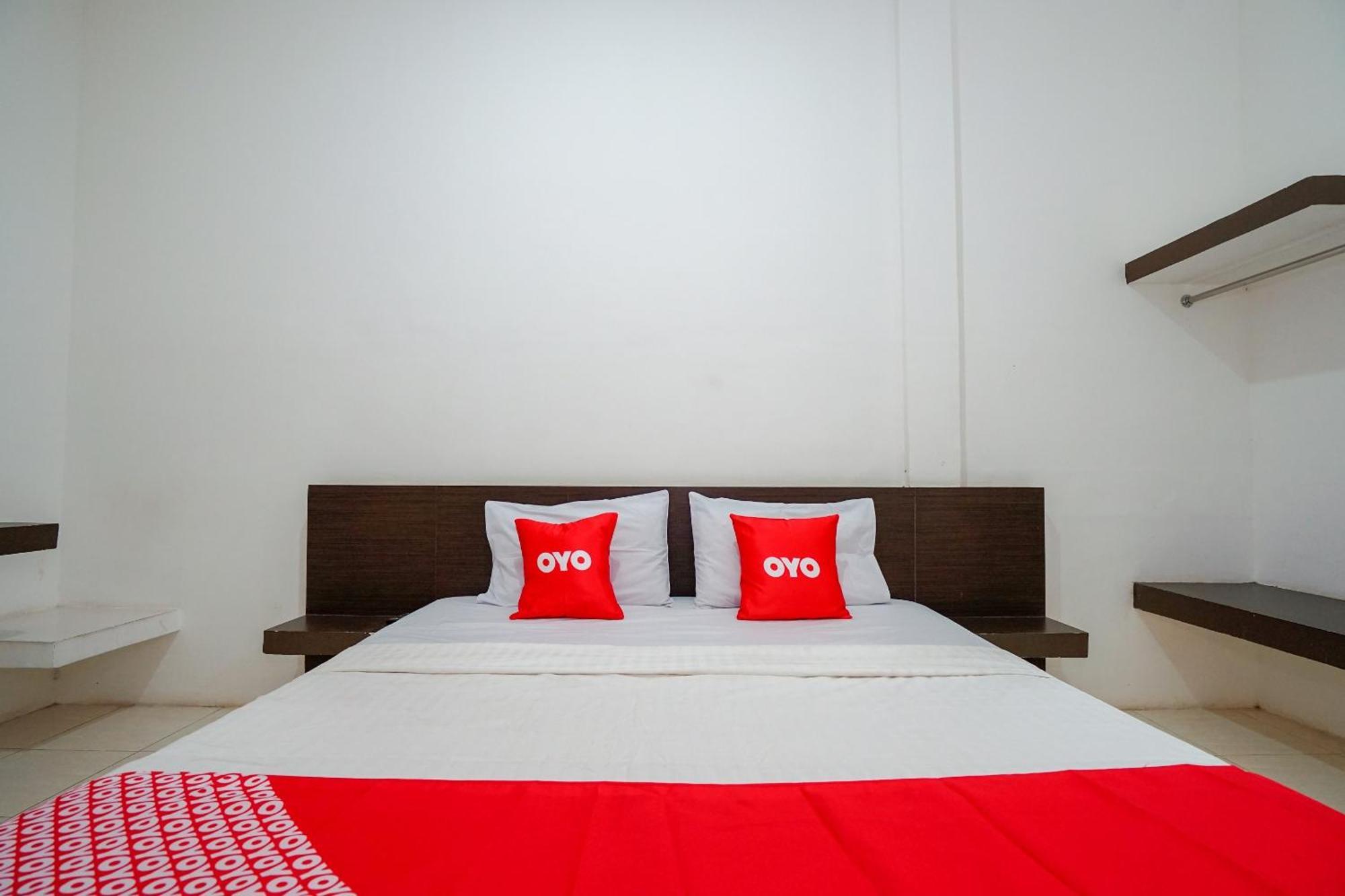 Oyo 1868塞基普酒店 巨港 外观 照片